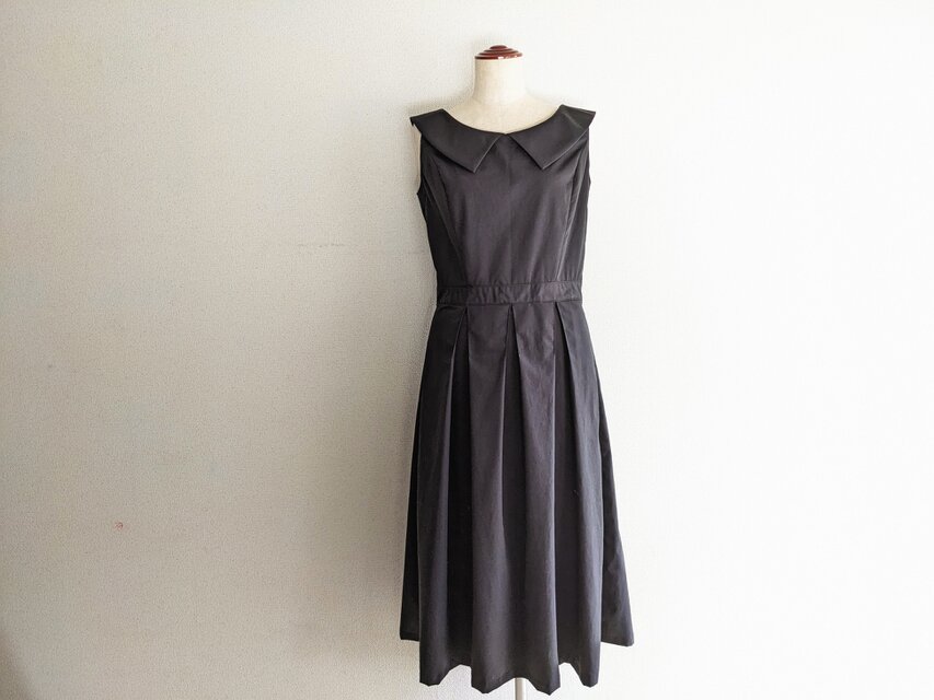 『新作』フラットカラーのフォーマルワンピース　オケージョン　パーティードレス　ブラック　黒　コットン