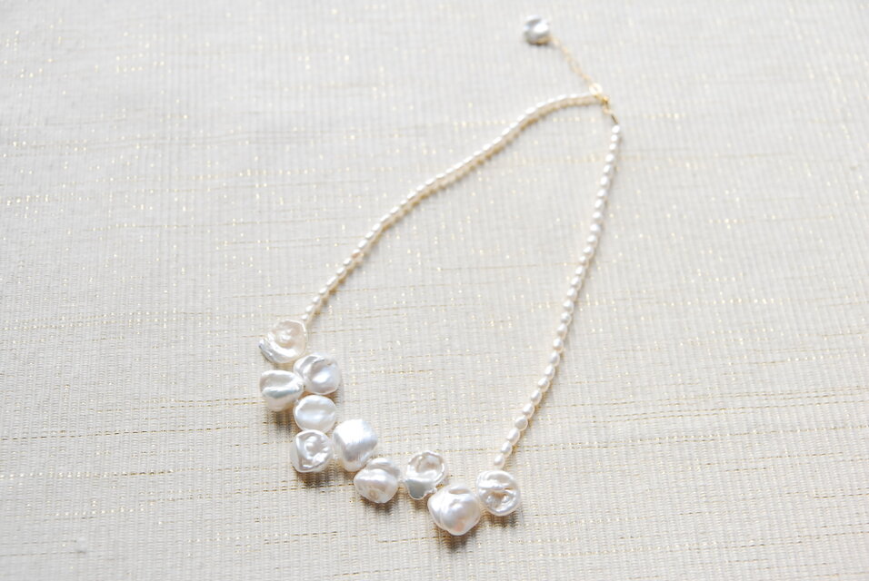 花びらケシパールのネックレス　ホワイト 14kgf