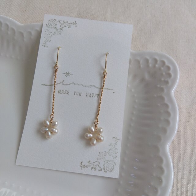 14kgf 淡水クレオポテトパールのねじりフラワーピアス