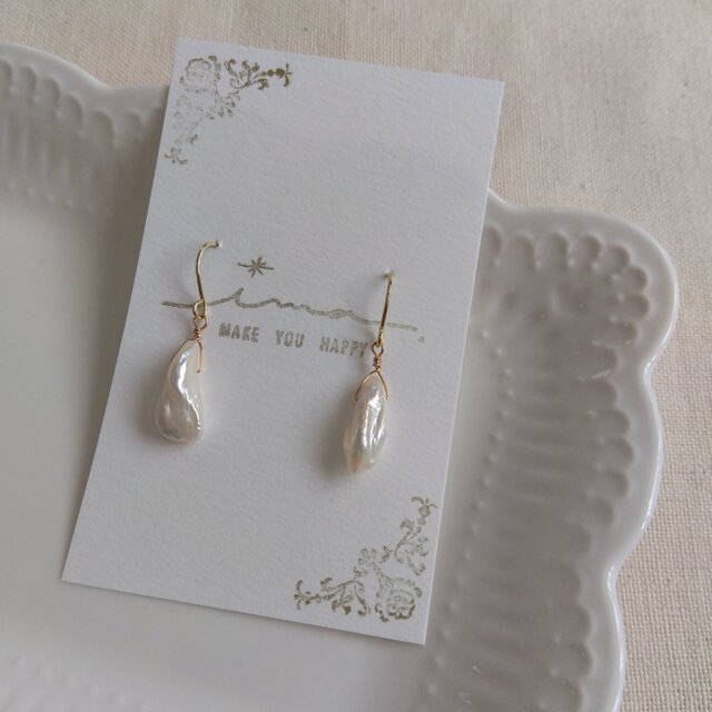 14kgf いびつな形が美しい淡水ケシパールのピアス | iichi 日々の