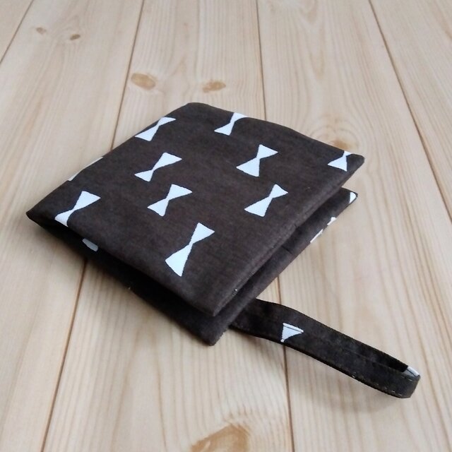 持ち手付き　リボン柄　携帯ティッシュケース　ボックスティッシュから詰替え　ペーパータオルケース　ブラウン　535　