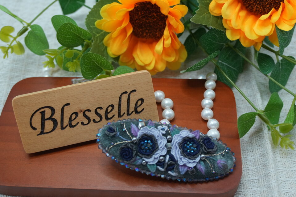 深灰の薔薇の輝き