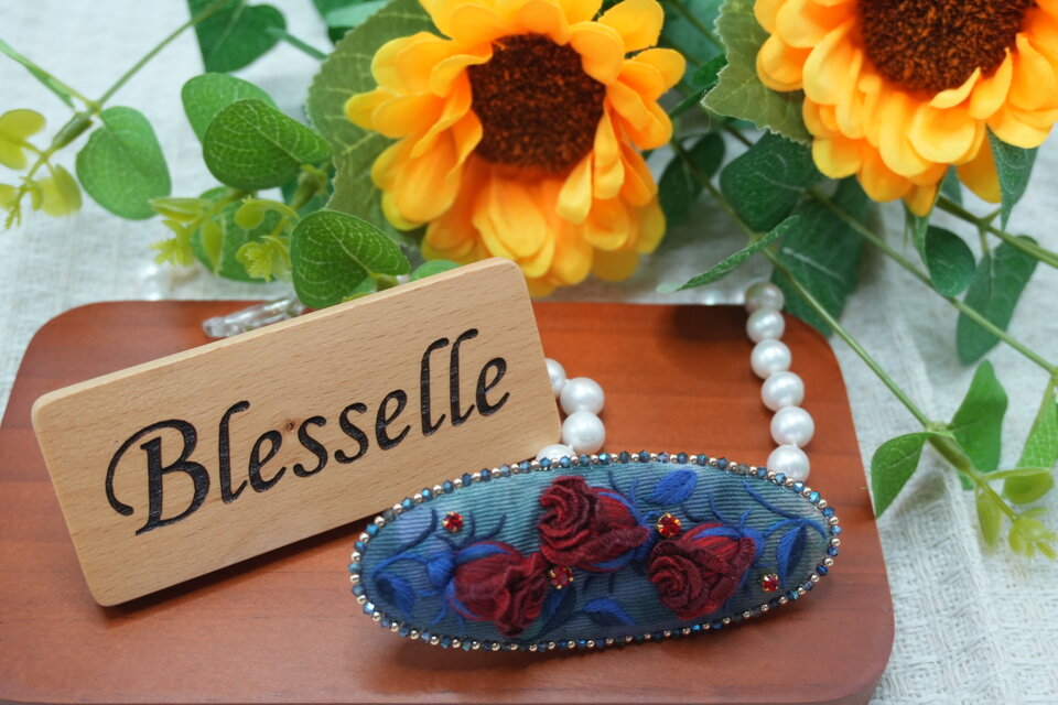 深紅のロザリア — 一点物・立体刺繍ヘアクリップ