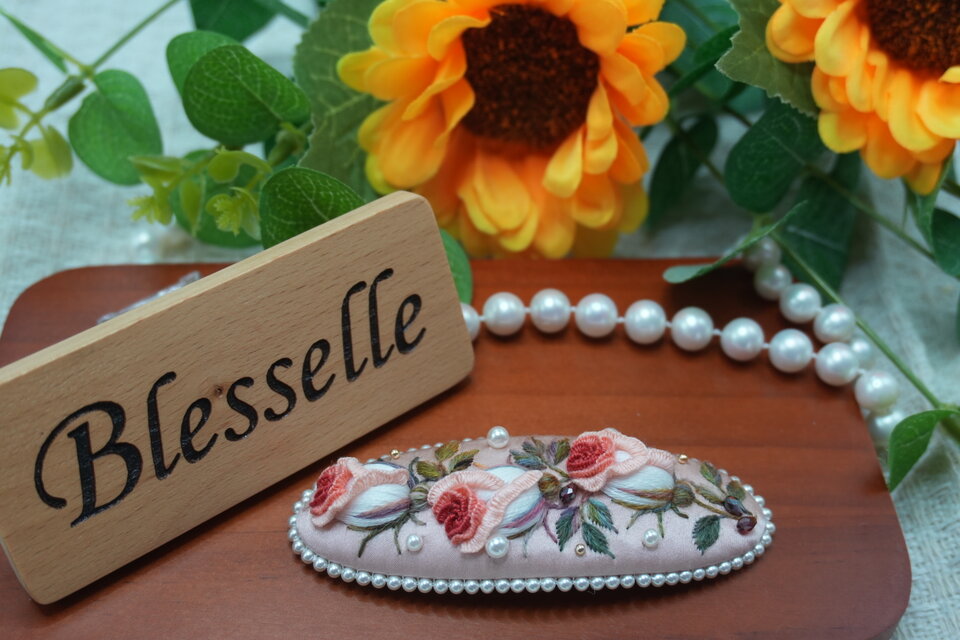 真絲ローズ刺繍ヘアクリップ（一点物）