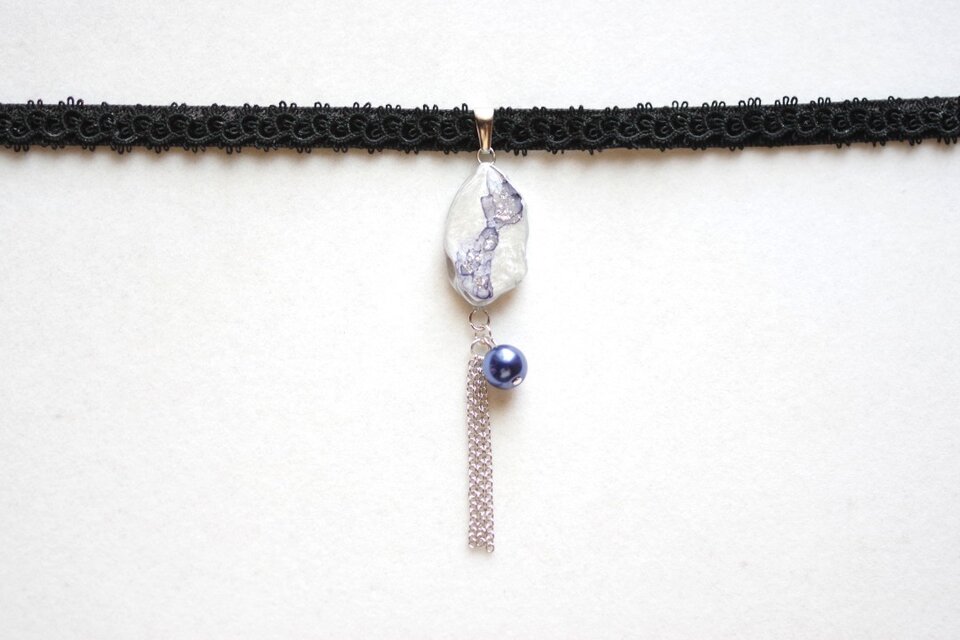 【受注製作】レジンアート　スライスアゲートとタティングレースとベルベットリボンのチョーカー〈凍蝶〉