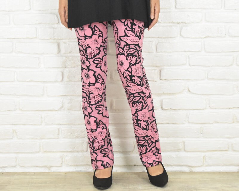 極上の穿き心地！ハイビスカス柄のストレートストレッチロングパンツ　ピンク　大きいサイズあり