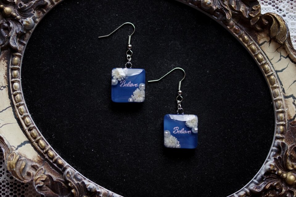 レジンアート　スクエアピアス〈終わらない夜〉