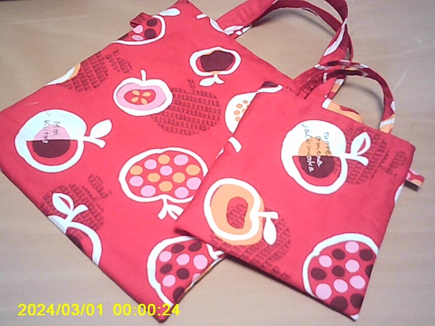 便利に・カワイイ林檎柄＊B５ノ－トサイズ補助バック*小物整理小バック