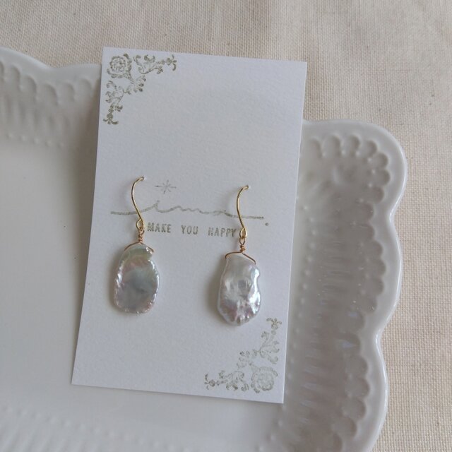 14kgf 大ぶり淡水ケシパールの花びらピアス