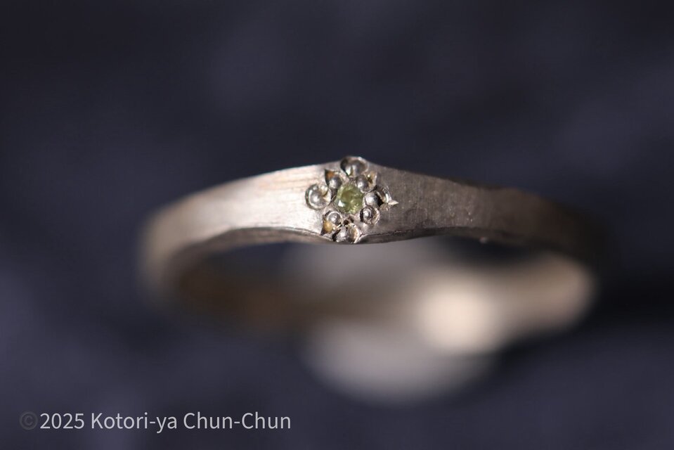 【ガーネットの王様】ロシア・ウラル産　石結屋さんのデマントイドガーネット・シルバーリング【裏葉柳】