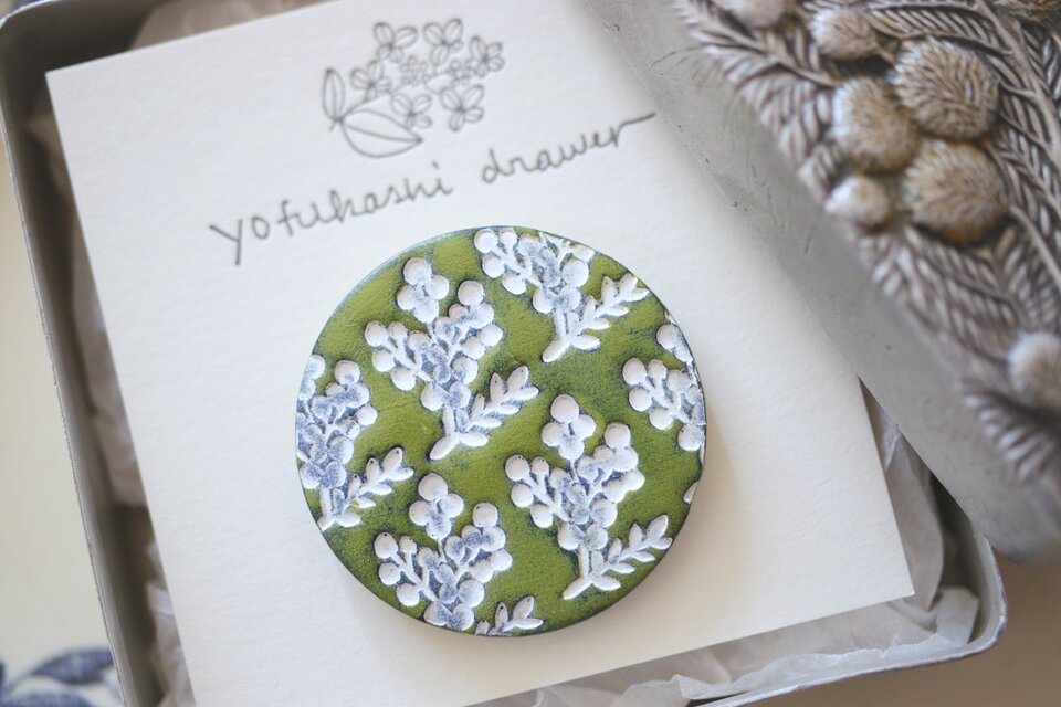 : : : 陶土の草花ブローチ : : : 1418