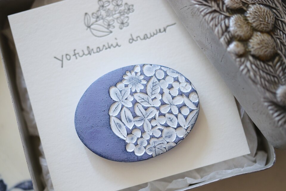 : : : 陶土の草花ブローチ : : : 1420