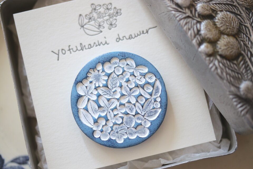 : : : 陶土の草花ブローチ : : : 1421