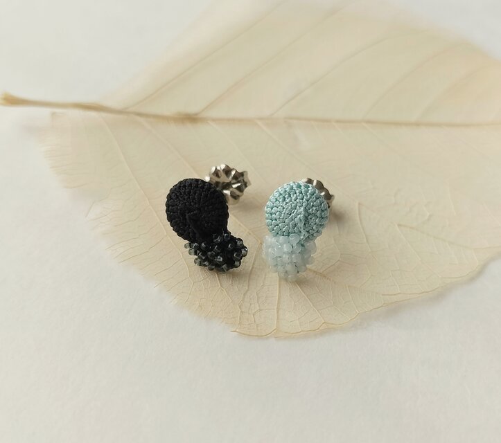 STUDS(pale blue/black)