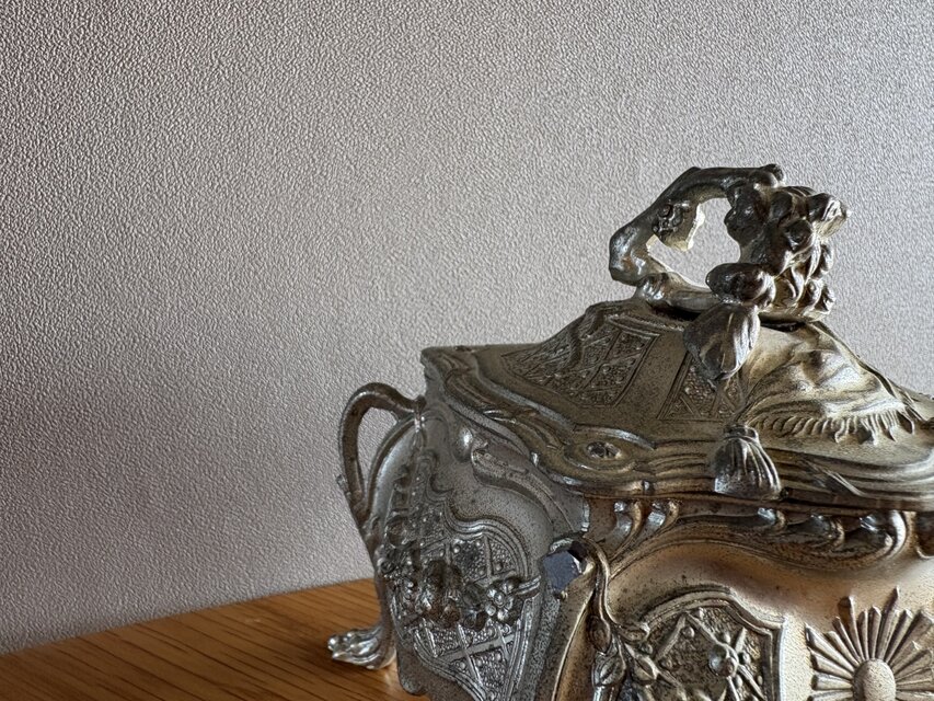 フランスの猫脚のアクセサリーケース（ベルベット内張り）ブロカント