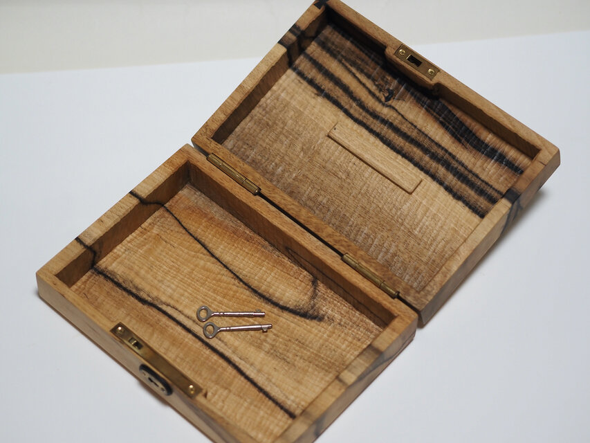 黒柿の道具箱「鍵鎌錠」 | iichi 日々の暮らしを心地よくする