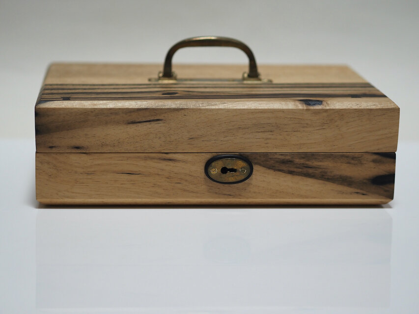 黒柿の道具箱「鍵鎌錠」 | iichi 日々の暮らしを心地よくする