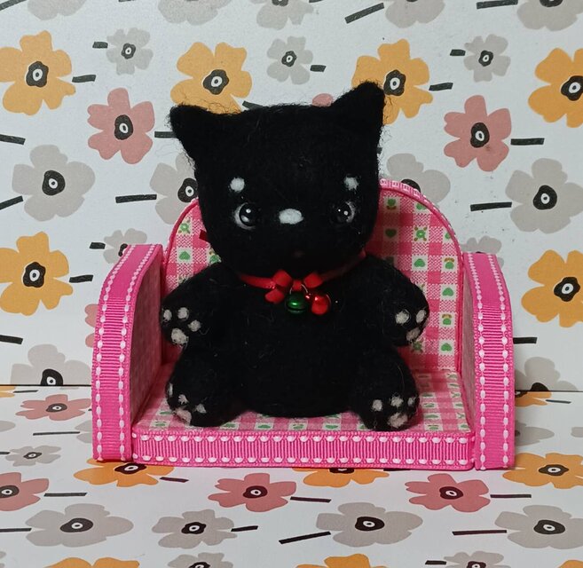 黒猫のフェルトぬいぐるみとソファセット