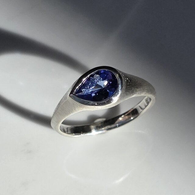 タンザナイト　ペアシェイプカット　0.9ct　変形印台　シルバーSV925リング
