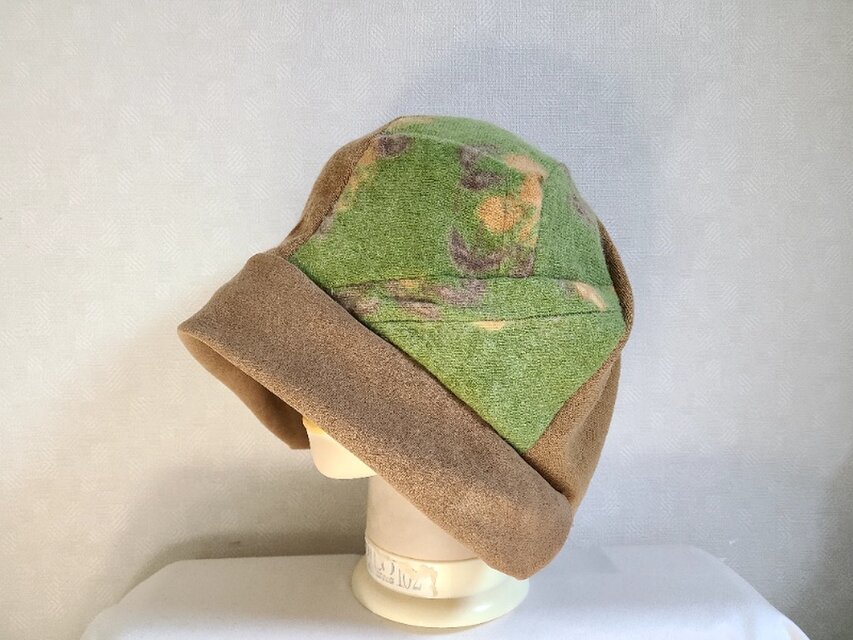 魅せる帽子☆ふんわり軽い♪ウールニットと刺繍柄のクロッシュ～キャメル&モスグリーン