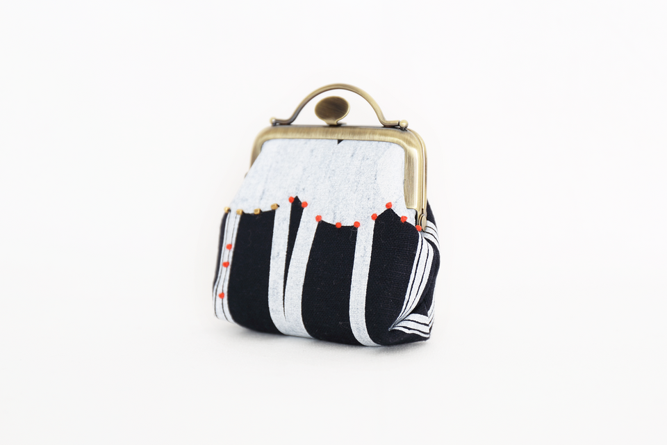 手のひらサイズのリネンのがま口 "stem"