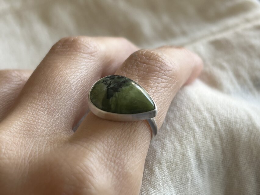 赤色、緑色が出るオパールの手作りシルバーリング 赤色、緑色が出るオパールの手作りシルバーリング 赤色、緑色が出る