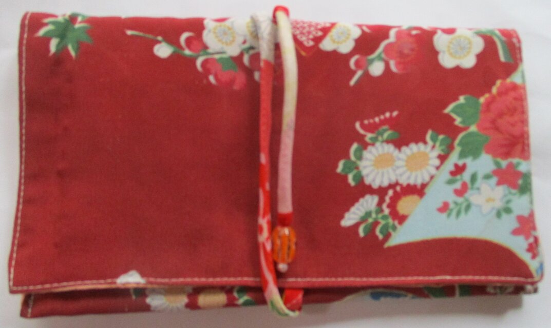 ８５５６　花柄の着物で作った和風財布・ポーチ
