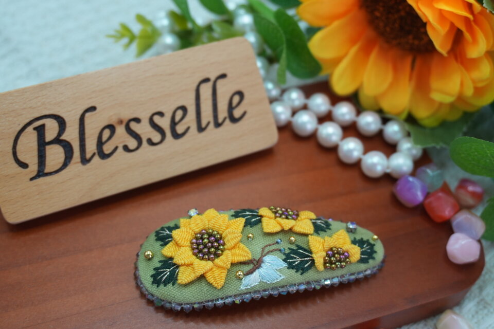 立体向日葵・手刺繡ヘアクリップ（一点物） | iichi 日々の暮らしを