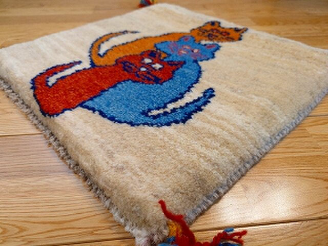 ペルシャ ギャッベ ミニマット ラグ 横43x41.5cm 厚み 2.50cm 3匹の猫