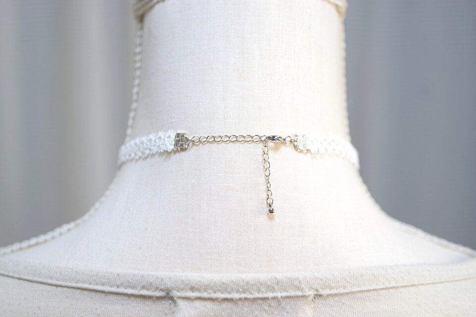 受注製作】レジンアート ドロップモチーフとタティングレースとサテン