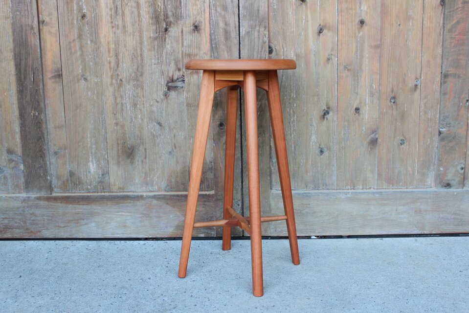 キッチンスツールA・国産真桜材 | iichi 日々の暮らしを心地よくする