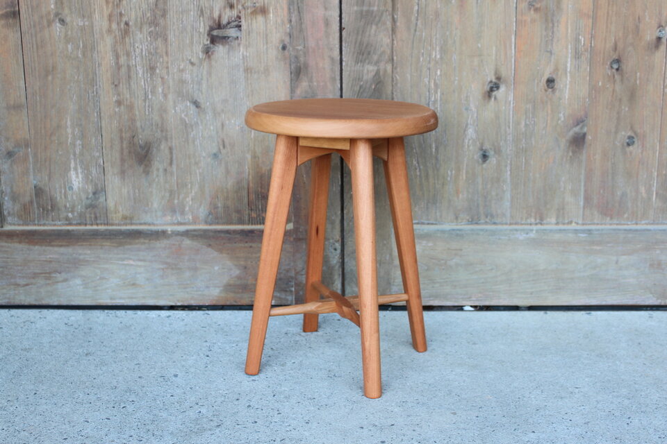 スツールA・国産真桜材 | iichi 日々の暮らしを心地よくする
