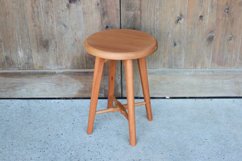 スツールA・国産真桜材 | iichi 日々の暮らしを心地よくする