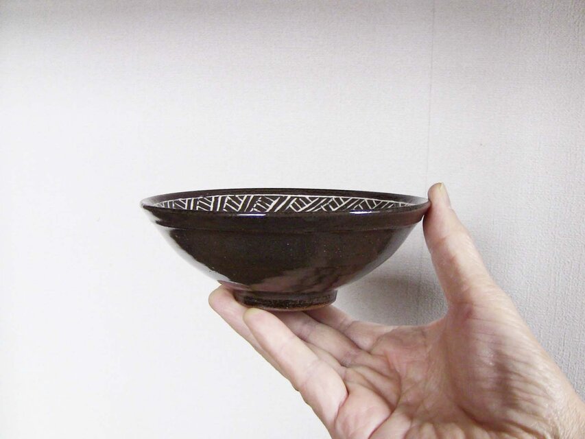 三島手取皿（象嵌） | iichi 日々の暮らしを心地よくするハンドメイド