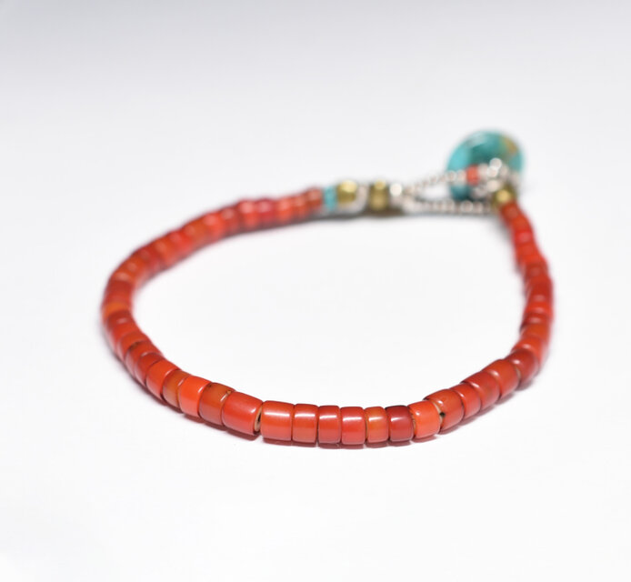 アンティーク飴色＆朱赤色ホワイトハーツと一粒ターコイズブルー