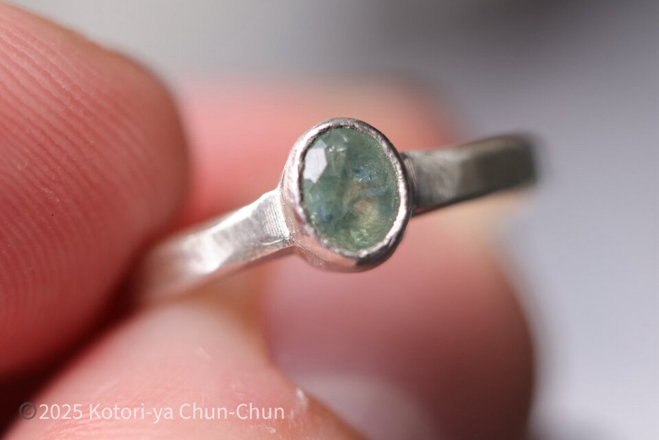 タイのお土産】アフリカ産バイカラーアイスブルーサファイア・シルバー