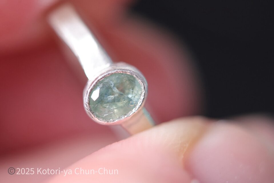 タイのお土産】アフリカ産バイカラーアイスブルーサファイア・シルバー