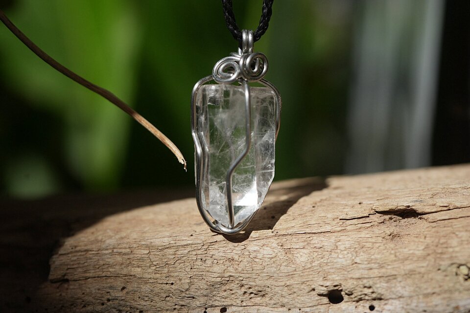 水晶原石☆クリスタル原石 ワイヤーアートネックレス1942 | iichi 日々