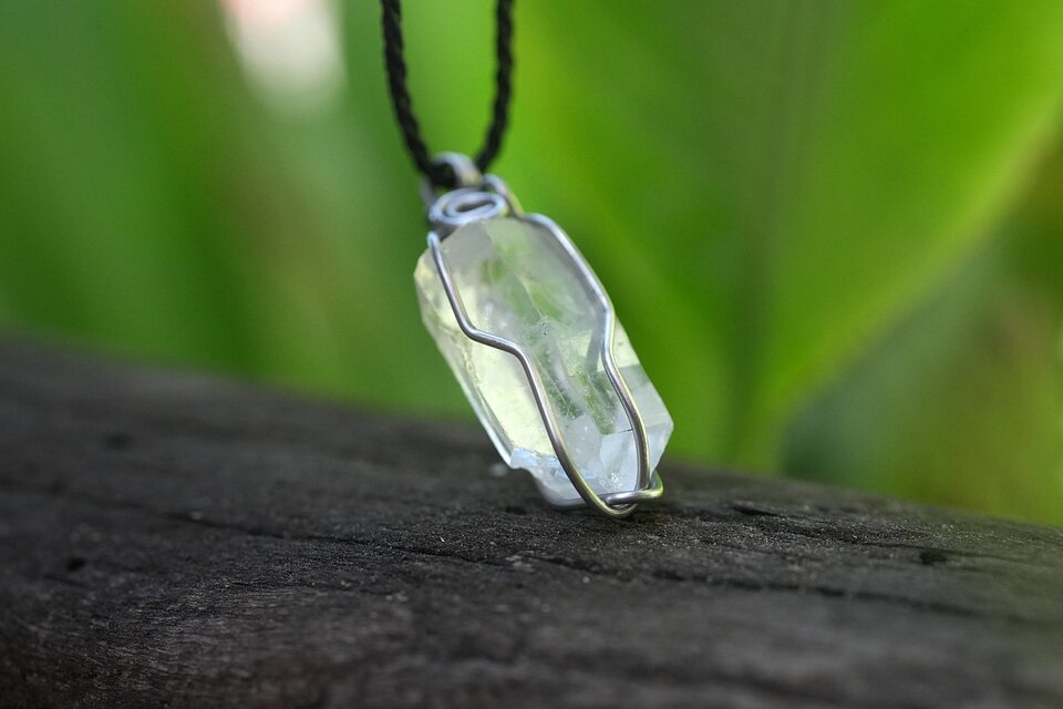 水晶原石☆クリスタル原石 ワイヤーアートネックレス1942 | iichi 日々