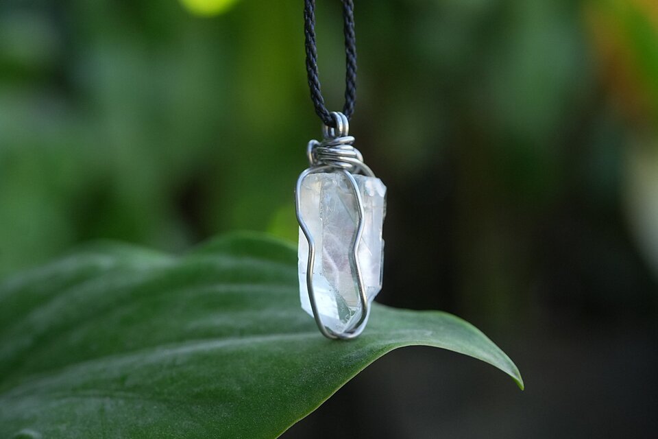 水晶原石☆クリスタル原石 ワイヤーアートネックレス1942 | iichi 日々