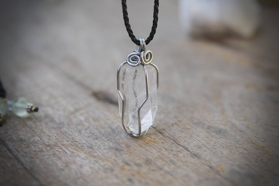 水晶原石☆クリスタル原石 ワイヤーアートネックレス1942 | iichi 日々