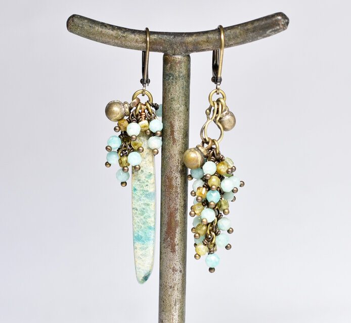 氷柱ジャスパーとたわわなアマゾナイト＆トルマリン、民族鈴のアンシ