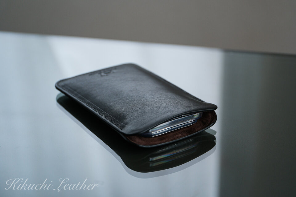 RIVER》ハードレザー スリーブケース （iPhone Air専用）《2colors