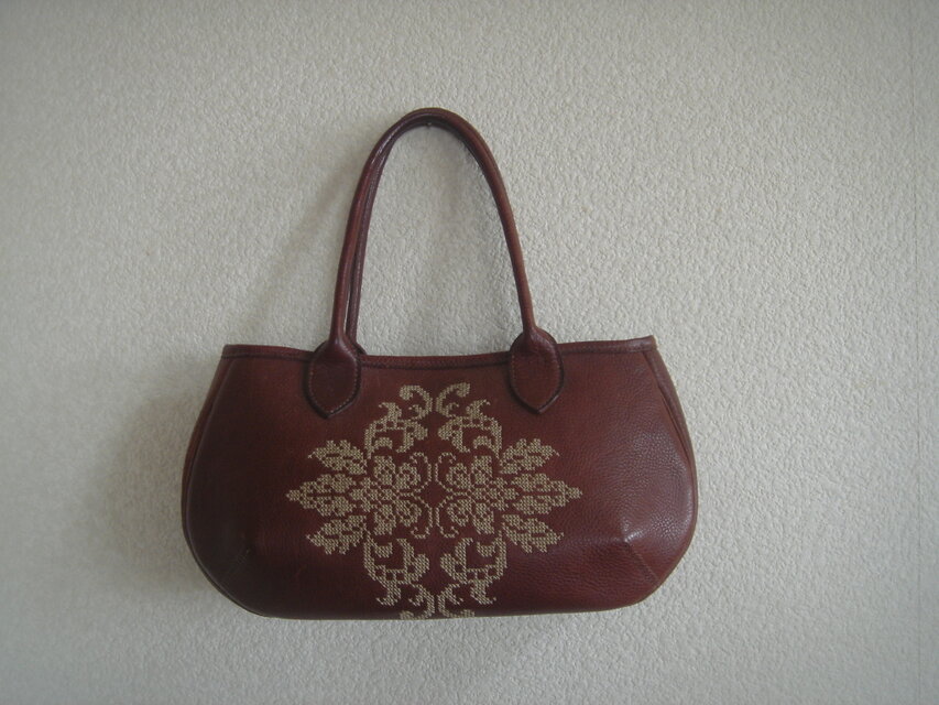 受注制作】イタリアンレザーの刺繍Bag（クロスステッチ刺繡） | iichi