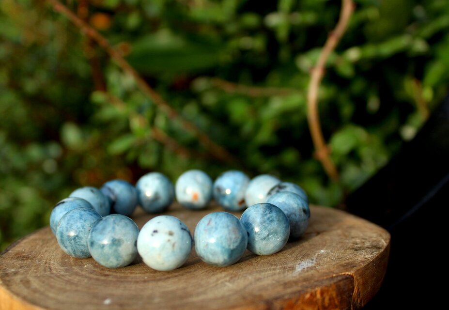 癒し！嫌なことがあってもスッキリする！綺麗なアクアマリン！ ナチュラルデビルブルーアクアマリンA級 13ミリ 穏やかさと保護力