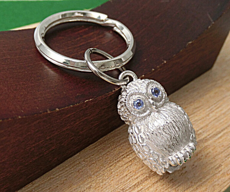 フクロウのキーホルダー』シルバー製/天然タンザナイト入り 【あなたの