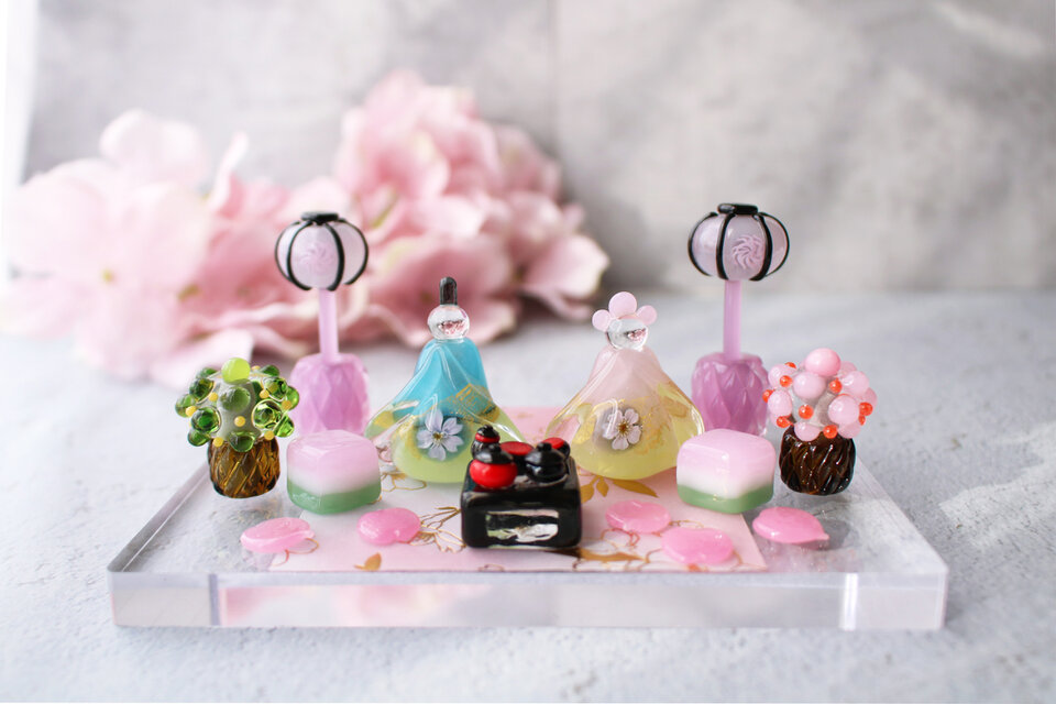 2026年ひな祭り⭐︎とんぼ玉ひな人形 ガラスのミニチュア雛人形（お膳