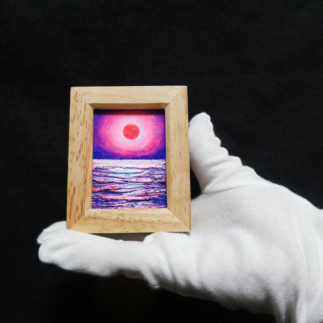 お守りのように飾る ミニ絵画「ストロベリームーン」油彩画 | iichi