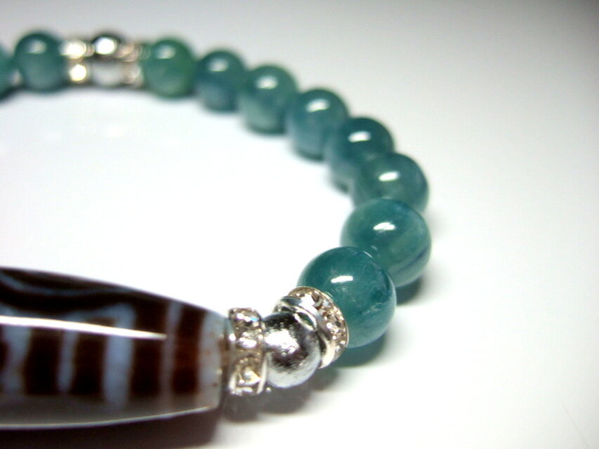 白地龍眼天珠 | iichi 日々の暮らしを心地よくするハンドメイドや