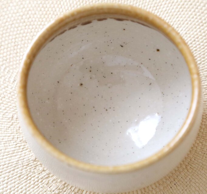 白御影土と透明釉のお湯のみ 縁飴 | iichi 日々の暮らしを心地よくする